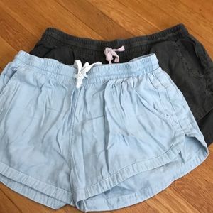 Set of two super soft billabong shorts